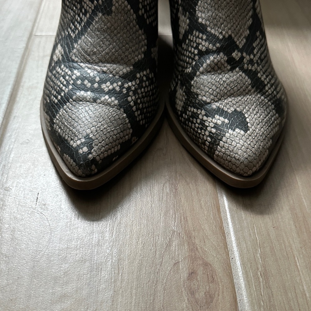Universal Thread Snakeskin Ankle Booties Size 8 - Picture 2 of 6